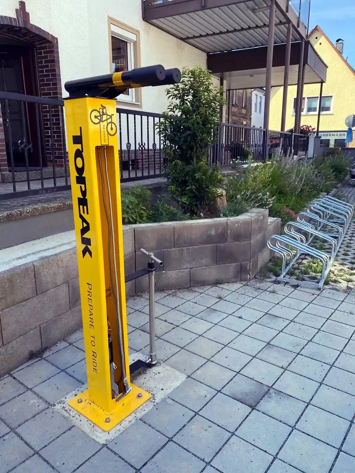 Reparatur Service Säule für Fahrräder und E-Bikes